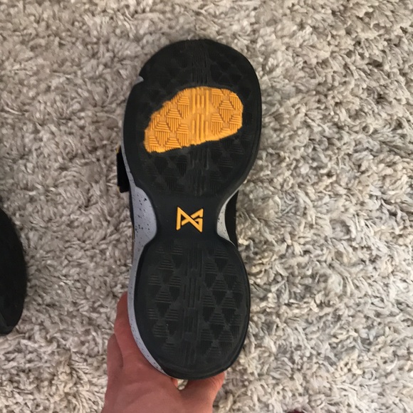 Nike pg 13 custom colour basketball shoes M’s 8.5 - Picture 4 of 4